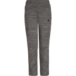 Adidas Performance Z.N.E. Spodnie treningowe storm heather/black. Różowe spodnie chłopięce marki adidas Performance, z dzianiny, z okrągłym kołnierzem. W wyprzedaży za 195,30 zł.