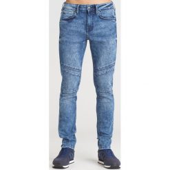 NIEBIESKIE JEANSY JAY SKINNY GUESS. Niebieskie jeansy męskie Guess, m, z aplikacjami. Za 229,50 zł.