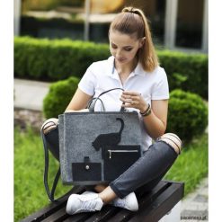 Duża Szara Torebka - Laptopówka z Kotem. Szare torebki klasyczne damskie Pakamera, z aplikacjami, duże, zdobione, bez dodatków. Za 149,00 zł.