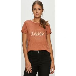 Roxy - T-shirt. Pomarańczowe bluzki damskie Roxy, s, z nadrukiem, z poliesteru, casualowe, z okrągłym kołnierzem, z krótkim rękawem. Za 89,90 zł.