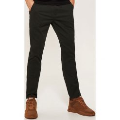Spodnie typu chino - Khaki. Brązowe chinosy męskie House. Za 99,99 zł.