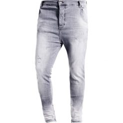 Jeansy męskie: SIKSILK ABRASION HAREEM Jeans Skinny Fit washed grey