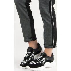BUTY SPORTOWE ZE WZOREM. Buty sportowe damskie KYLIE, bez wzorów, sportowe. Za 79,90 zł.