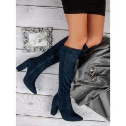 ZAMSZOWE KOZAKI NA OBCASIE. Niebieskie buty zimowe damskie SMALL SWAN, z zamszu, na obcasie. Za 179,00 zł.