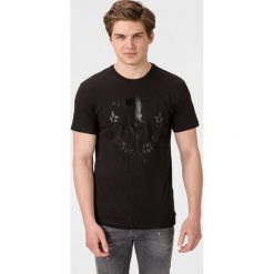 Trussardi Jeans Koszulka Czarny. Czarne podkoszulki męskie Trussardi Jeans, l, z nadrukiem, z elastanu, z krótkim rękawem. Za 206,95 zł.