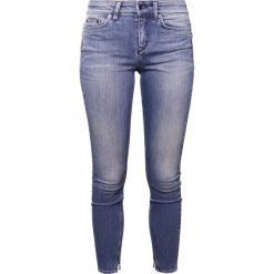 DRYKORN NEED Jeans Skinny Fit mid blue denim. Niebieskie rurki damskie DRYKORN. W wyprzedaży za 503,20 zł.