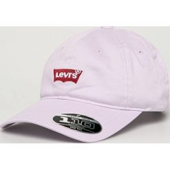 Levi's - Czapka. Fioletowe czapki damskie Levi's®, z aplikacjami, z elastanu. Za 119,90 zł.
