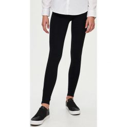 Bawełniane legginsy - Czarny. Czarne legginsy damskie Sinsay, s, bez wzorów, z bawełny. Za 14,99 zł.
