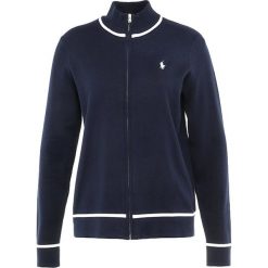 Polo Ralph Lauren Golf Sweter french navy. Niebieskie swetry damskie marki Polo Ralph Lauren Golf, l, bez wzorów, z bawełny, bez rękawów, bez kaptura, na golfa. Za 629,00 zł.
