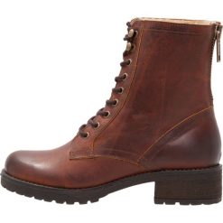 Bullboxer Botki sznurowane dark cognac. Szare botki damskie skórzane marki Bullboxer, na sznurówki. W wyprzedaży za 343,20 zł.