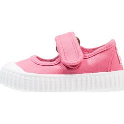 Victoria Shoes VELCRO TINTADA Baleriny z zapięciem frambuesa. Czerwone baleriny dziewczęce marki Victoria Shoes, z materiału. Za 159,00 zł.