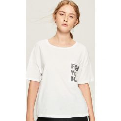 T-shirty damskie: Bawełniany t-shirt z kieszenią - Biały