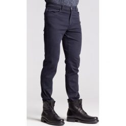 Granatowe jeansy męskie Regular fit - Granatowy. Niebieskie jeansy męskie Trussardi Jeans, m, z aplikacjami. Za 200,00 zł.