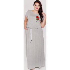 Szara sukienka maxi długa z kieszeniami i sznurkiem oversize PLUS SIZE. Szare sukienki damskie Moda Size Plus Iwanek, na co dzień, na lato, s, bez wzorów, z elastanu, bez kołnierzyka, plus size, z długim rękawem, długie, mini, oversize. Za 155,00 zł.