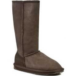 Buty EMU AUSTRALIA - Stinger Hi 10001 Chocolate. Brązowe buty zimowe damskie marki Kazar, ze skóry, przed kolano, na wysokim obcasie. W wyprzedaży za 589,00 zł.