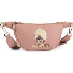 Saszetka nerka LOVE MOSCHINO - JC4310PP08KQ0601 Cipria. Różowe nerki damskie Love Moschino, bez wzorów, ze skóry ekologicznej, młodzieżowe, bez dodatków. Za 719,00 zł.