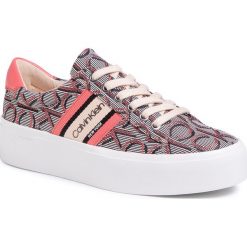 Sneakersy CALVIN KLEIN - Jinjer B4E7955 Coral. Różowe półbuty damskie Calvin Klein, na co dzień, bez wzorów, z tworzywa sztucznego, bez obcasa, na płaskiej podeszwie, bez zapięcia. Za 499,00 zł.