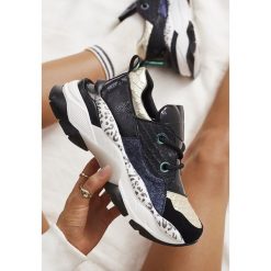 Czarne Sneakersy Leuceris. Czarne sneakersy damskie Renee. W wyprzedaży za 124,99 zł.