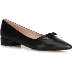 Buty damskie. Brązowe baleriny damskie Wittchen, bez wzorów, ze skóry, klasyczne, bez obcasa. W wyprzedaży za 299,90 zł.