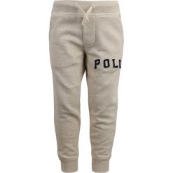 Polo Ralph Lauren BOTTOMS PANT Spodnie treningowe new sand heather. Brązowe spodnie chłopięce marki Reserved, l, z kapturem. Za 249,00 zł.