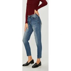 Medicine - Jeansy Royal Purple. Fioletowe boyfriendy damskie marki MEDICINE, z podwyższonym stanem. Za 139,90 zł.