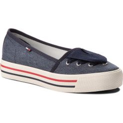 Tenisówki TOMMY JEANS - Lace Sneaker EN0EN00097 Midnight 403. Niebieskie półbuty damskie marki Tommy Jeans, na co dzień, bez wzorów, z jeansu, bez obcasa, na płaskiej podeszwie, bez zapięcia. W wyprzedaży za 239,00 zł.