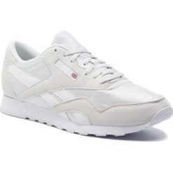 Buty Reebok - Cl Nylon Color CN7448 True Grey/White. Białe sneakersy męskie Reebok, na co dzień, bez wzorów, ze skóry ekologicznej, eleganckie, bez zapięcia. W wyprzedaży za 239,00 zł.