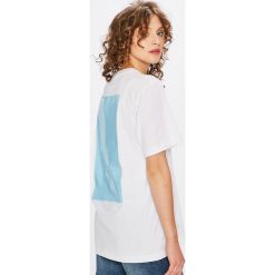 Calvin Klein Jeans - Top. Białe bluzki damskie Calvin Klein Jeans, s, z aplikacjami, z bawełny, z okrągłym kołnierzem. W wyprzedaży za 139,90 zł.