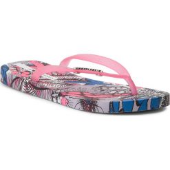 Japonki IPANEMA - Tropical Beauty Fem 82458 Grey/Pink 24333. Różowe klapki damskie marki Ipanema, bez wzorów, z tworzywa sztucznego, bez obcasa. Za 74,99 zł.