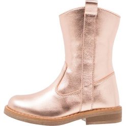 Friboo Kozaki rose gold. Czerwone buty zimowe damskie marki Friboo, z materiału, na wysokim obcasie. W wyprzedaży za 125,95 zł.