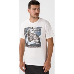 Jack & Jones Brett Blu. Koszulka Biały. Białe podkoszulki męskie Jack & Jones, l, z nadrukiem, z bawełny, z krótkim rękawem. Za 64,95 zł.