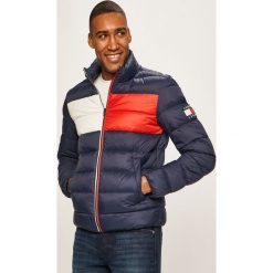 Tommy Jeans - Kurtka puchowa. Niebieskie płaszcze męskie Tommy Jeans, s, bez wzorów, z jeansu, krótkie, bez kaptura. W wyprzedaży za 629,90 zł.