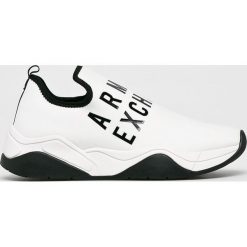 Armani Exchange - Buty. Białe buty sportowe damskie Armani Exchange, bez wzorów, ze skóry, sportowe. W wyprzedaży za 329,90 zł.