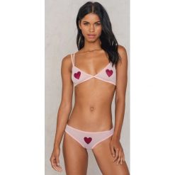 Figi: NA-KD Lingerie Figi z naszywką Heart – Pink