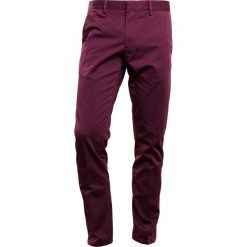 Spodnie męskie: Calvin Klein Chinosy zinfandel