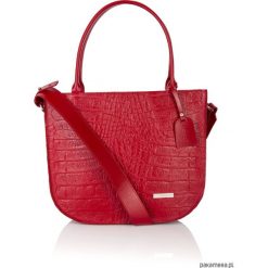 Skórzana czerwona torebka długi pasek. Czerwone torebki klasyczne damskie Pakamera, w paski, eleganckie, na ramię, bez dodatków. Za 599,00 zł.