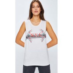 Tally Weijl - Top. Białe bluzki damskie TALLY WEIJL, s, z nadrukiem, z elastanu, z okrągłym kołnierzem. W wyprzedaży za 24,90 zł.