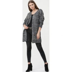 Czarny Kardigan Resign. Czarne swetry damskie Born2be, xl, z nadrukiem. Za 99,99 zł.