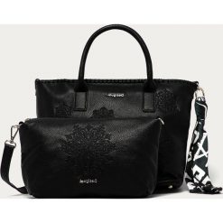 Desigual - Torebka. Czarne torby damskie na zakupy Desigual, w paski, z poliesteru, na ramię, bez dodatków. Za 359,90 zł.