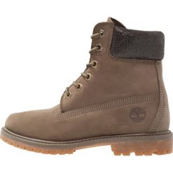 Timberland 6IN PREMIUM CHARRED COLLAR Botki sznurowane canteen. Brązowe botki damskie skórzane marki Timberland, na sznurówki. W wyprzedaży za 743,20 zł.