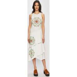 Desigual - Sukienka. Białe sukienki damskie Desigual, na co dzień, s, z haftami, z bawełny, casualowe, z okrągłym kołnierzem, bez rękawów, midi, asymetryczne. W wyprzedaży za 219,90 zł.