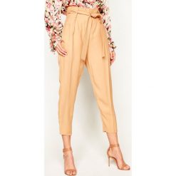 Spodnie materiałowe Elisabetta Franchi PA-053-02E2-V299. Pomarańczowe spodnie damskie Elisabetta Franchi, bez wzorów, z wiskozy. W wyprzedaży za 1079,00 zł.