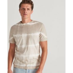 T-shirt z motywem tie-dye - Wielobarwny. T-shirty męskie Reserved, s, bez wzorów, bez kołnierzyka. Za 49,99 zł.