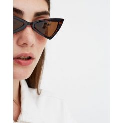 Rogowe okulary przeciwsłoneczne cat eye. Pomarańczowe okulary przeciwsłoneczne damskie Pull&Bear. Za 49,90 zł.