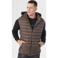 Ciemnozielona Kamizelka Kelona. Zielone kurtki męskie Born2be, xl, bez wzorów, bez kaptura. Za 159,99 zł.