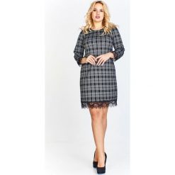 Sukienka w kratę z koronkowymi wykończeniami i rękawem o długości 7/8 czarny. Czarne sukienki damskie N/A, plus size, bez wzorów, z poliesteru, bez kołnierzyka, plus size, bez rękawów. Za 153,19 zł.