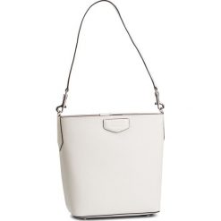 Torebka DKNY - R91J8A85 White Fog WFG. Białe torebki klasyczne damskie marki DKNY, bez wzorów, ze skóry, klasyczne, bez dodatków. Za 849,00 zł.