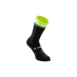 Skarpety Na Rower 900 Zimowe. Czarne skarpetki męskie marki B'TWIN, z elastanu. Za 39,99 zł.