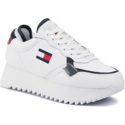 Sneakersy TOMMY JEANS - High Cleated Tommy Jeans Sneaker EN0EN00720 0K5. Białe półbuty damskie Tommy Jeans, z jeansu. Za 449,00 zł.