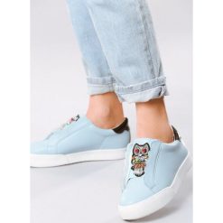 Niebieskie Buty Sportowe Troofles. Niebieskie buty sportowe damskie Multu, bez wzorów, sportowe. Za 39,99 zł.